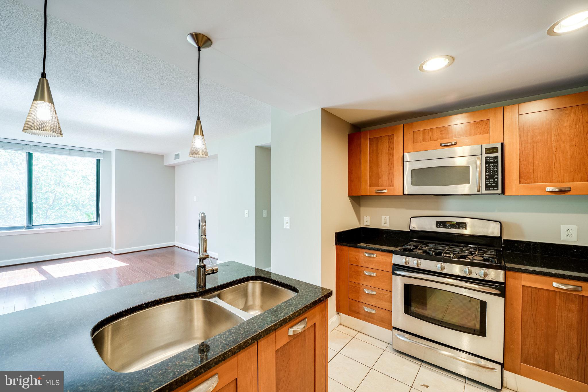 MIDTOWN ALEXANDRIA STATION CONDOMINIUM - Residential