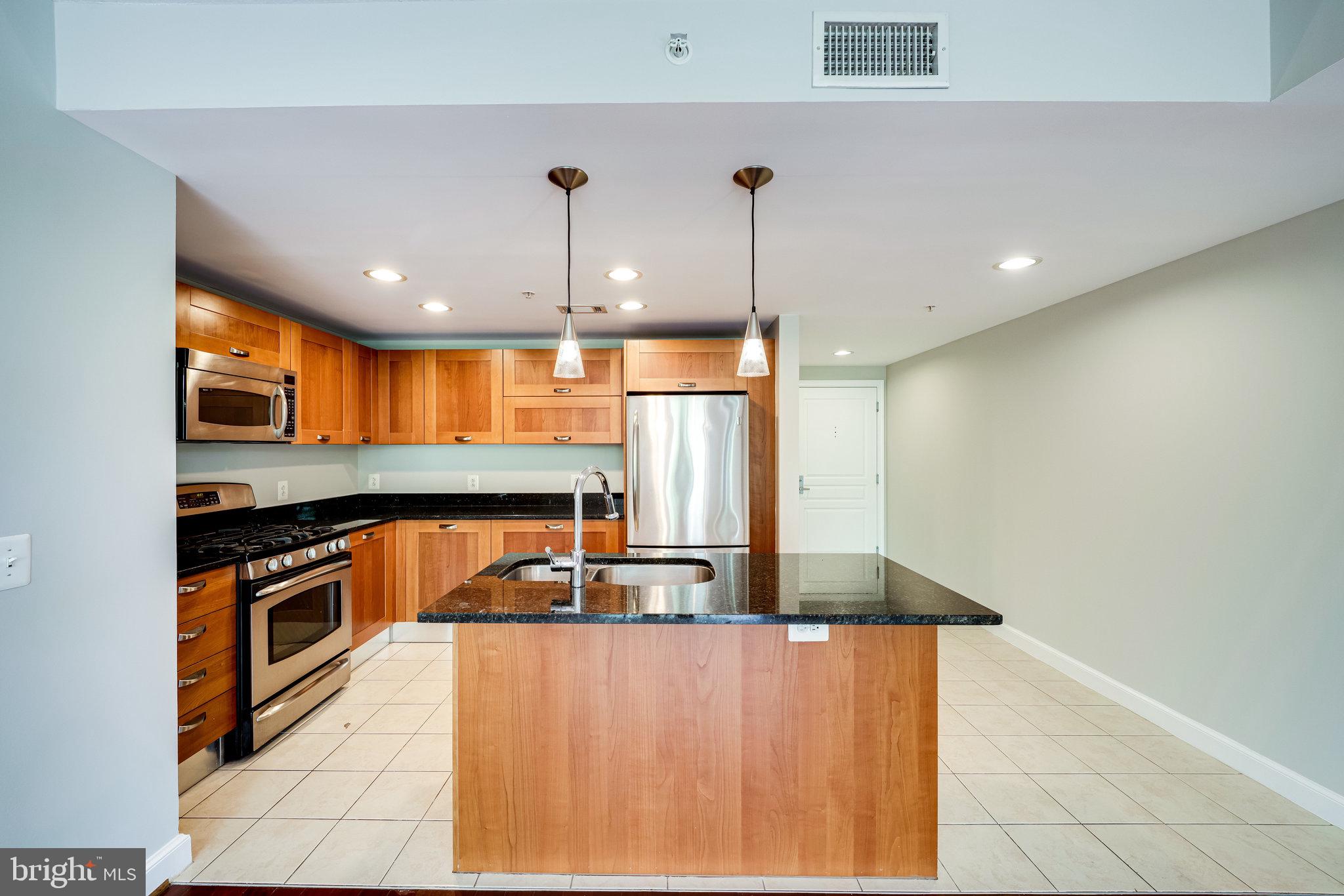 MIDTOWN ALEXANDRIA STATION CONDOMINIUM - Residential