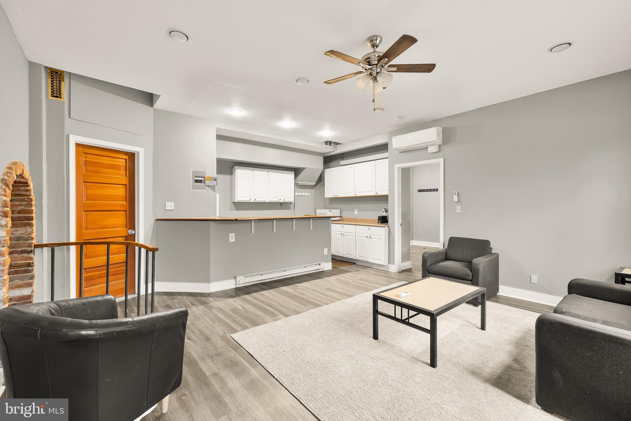 CAPITOL HILL - Commercial Sale