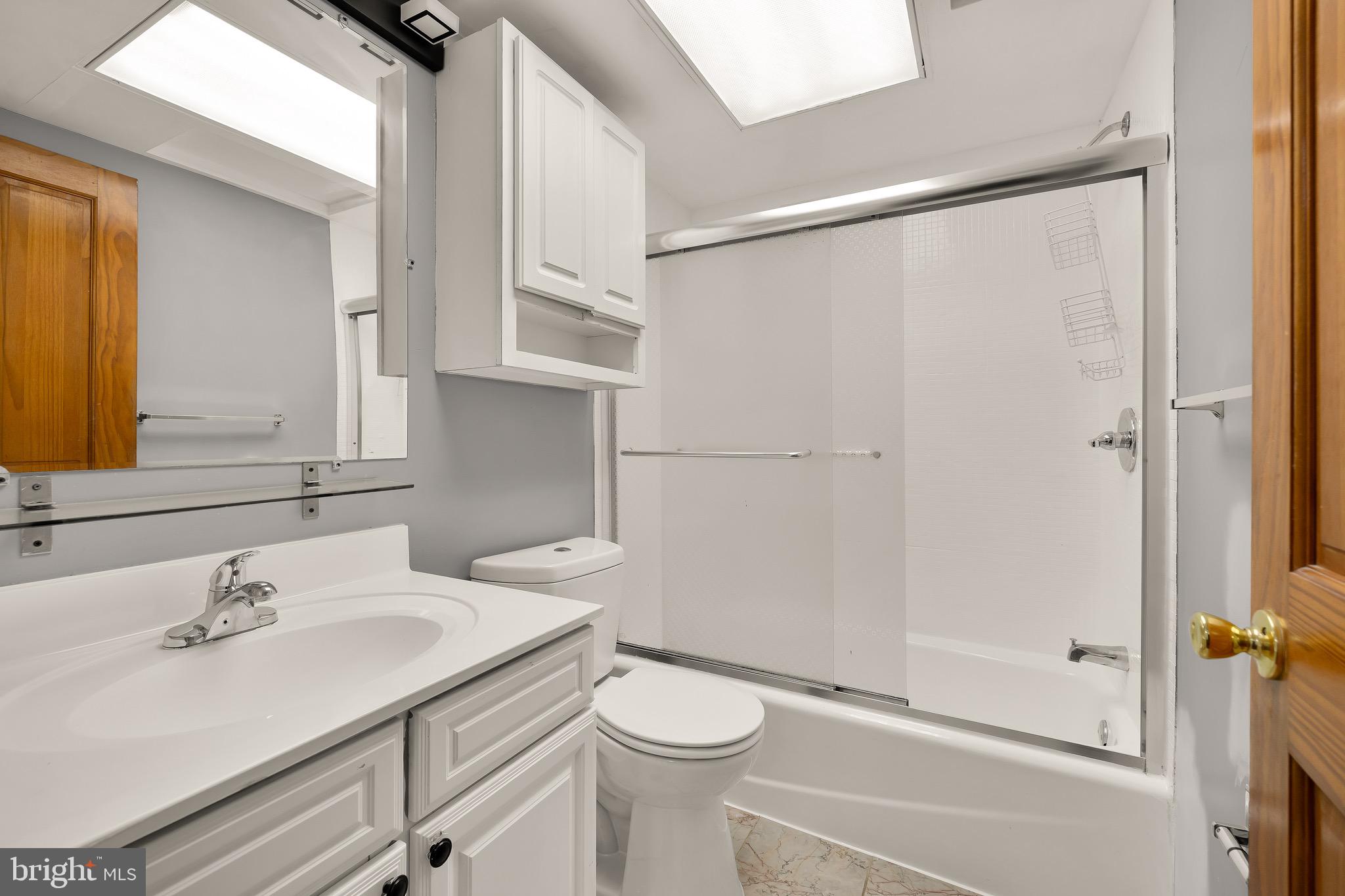 CAPITOL HILL - Commercial Sale