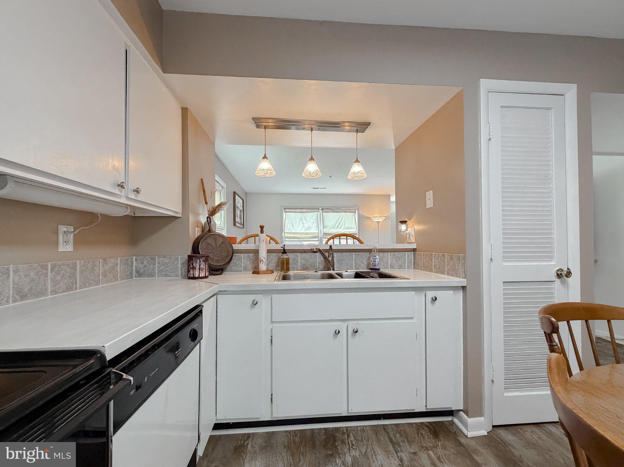 HOLLAND FORREST LANDING - Residential
