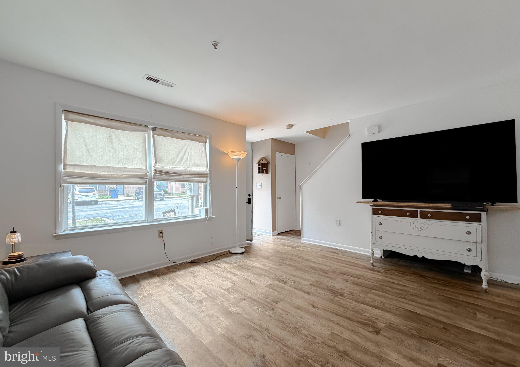 HOLLAND FORREST LANDING - Residential