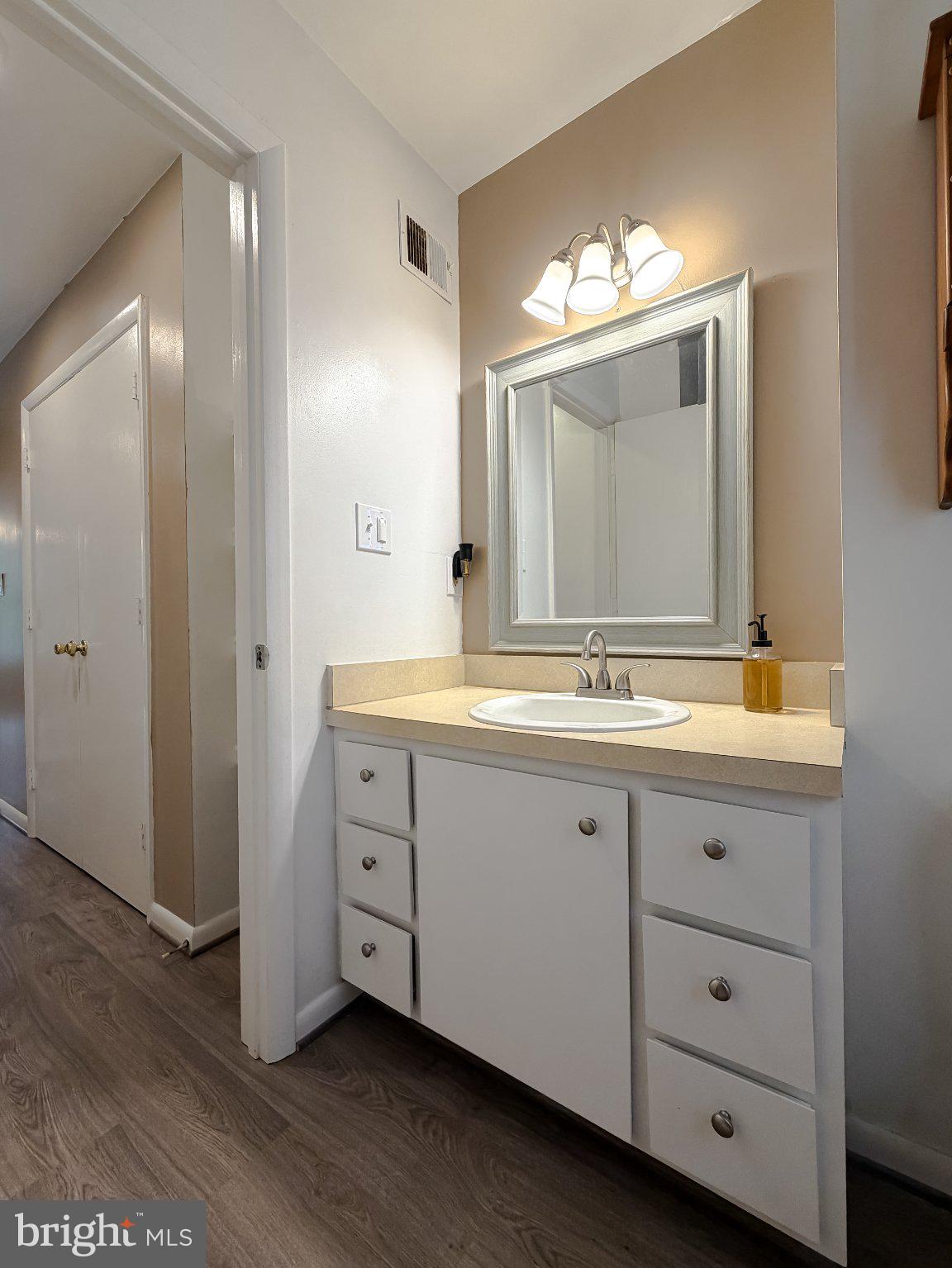 HOLLAND FORREST LANDING - Residential