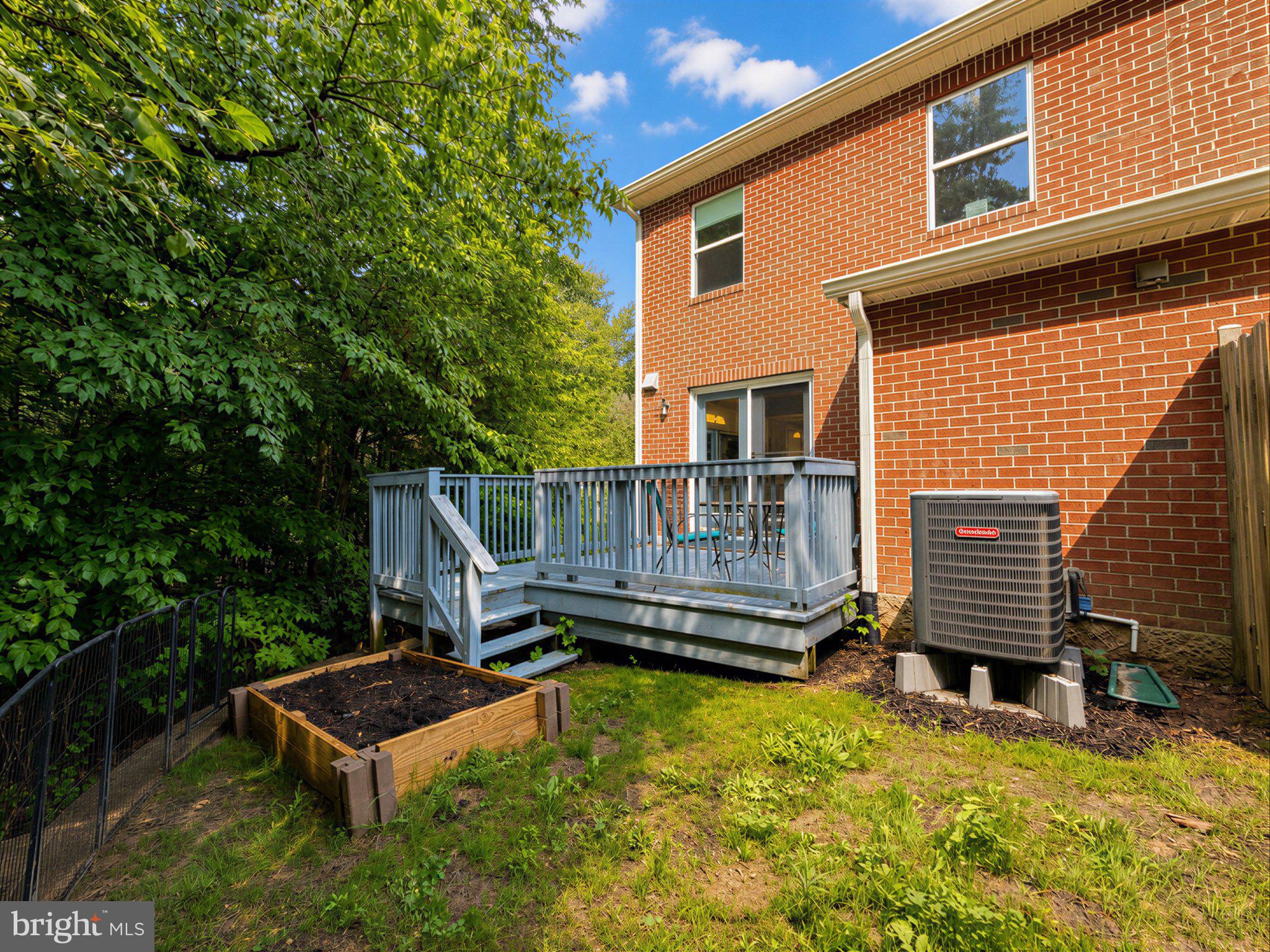 HOLLAND FORREST LANDING - Residential