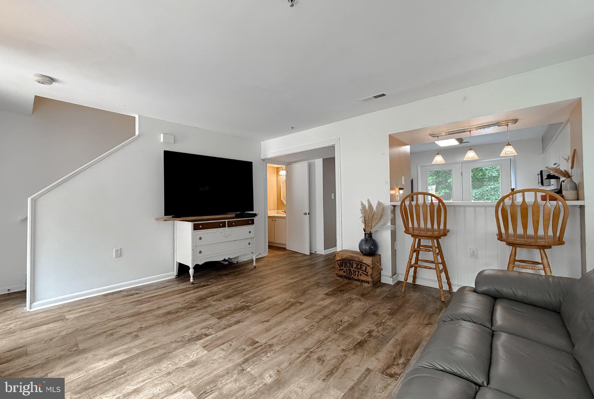 HOLLAND FORREST LANDING - Residential