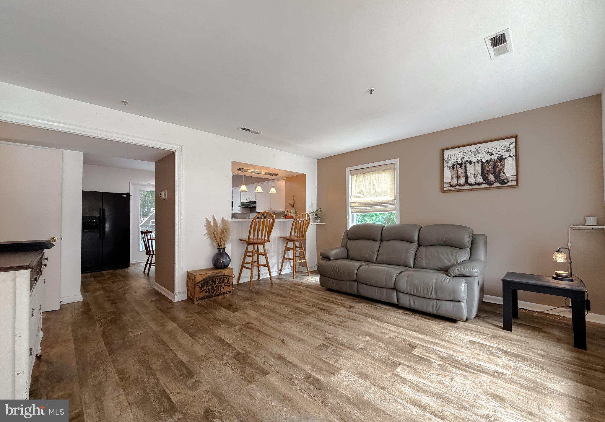 HOLLAND FORREST LANDING - Residential