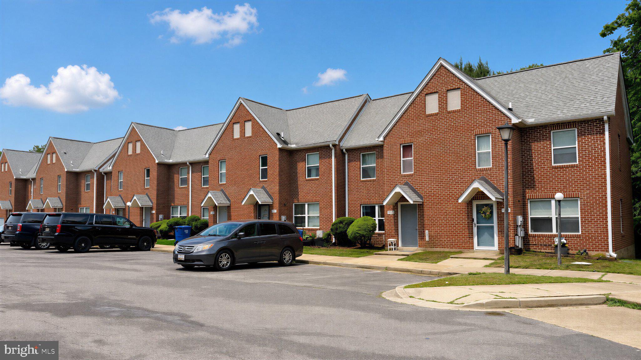 HOLLAND FORREST LANDING - Residential