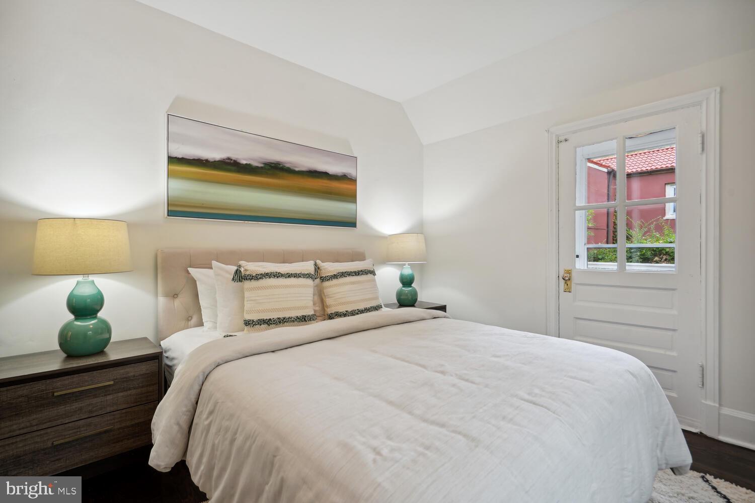 SEVEN OAKS - Residential