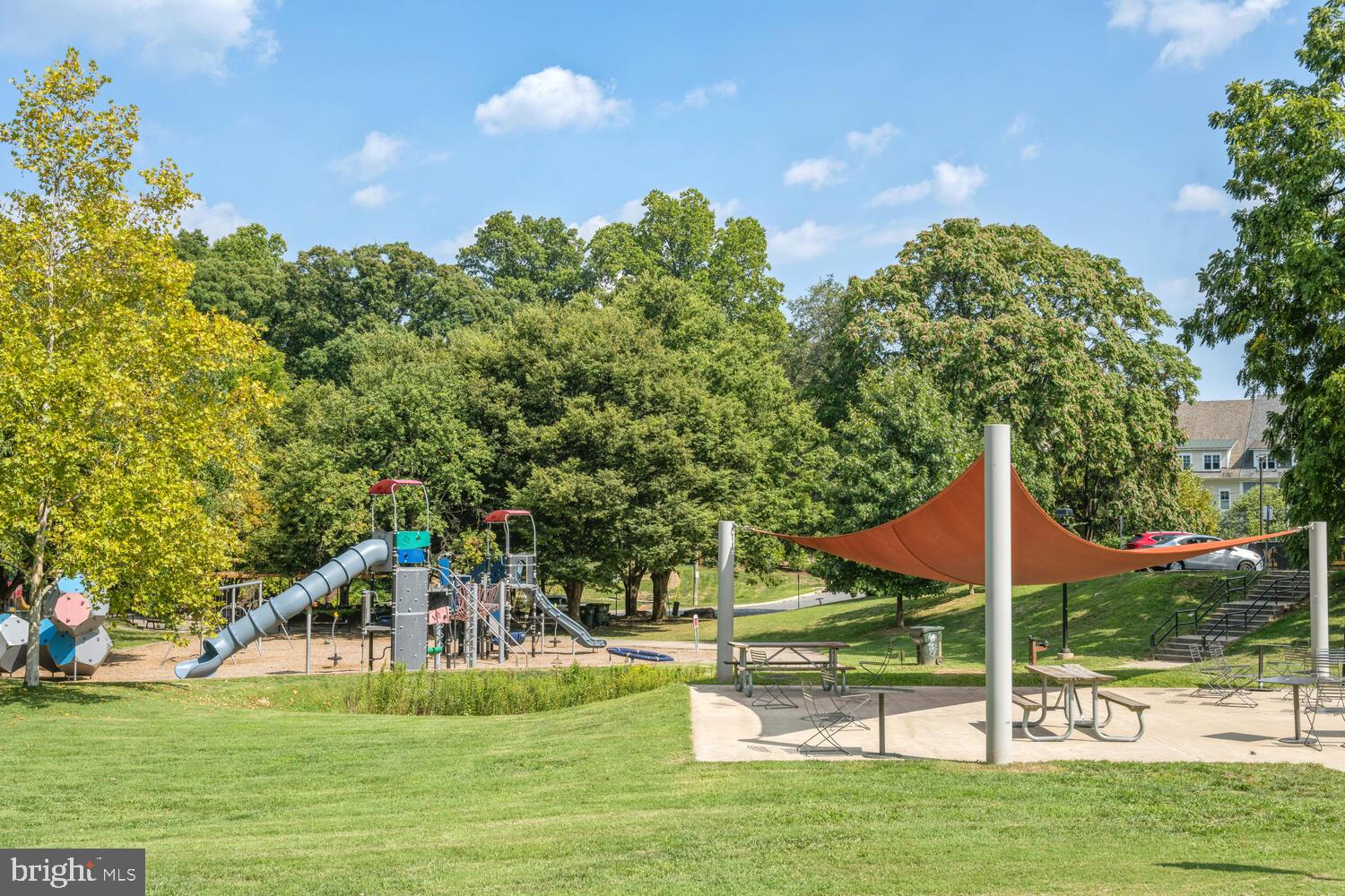 SEVEN OAKS - Residential