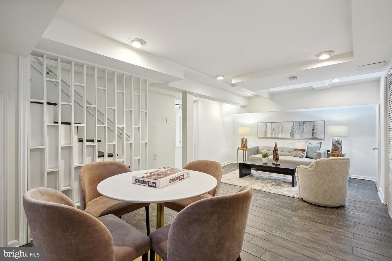 SEVEN OAKS - Residential