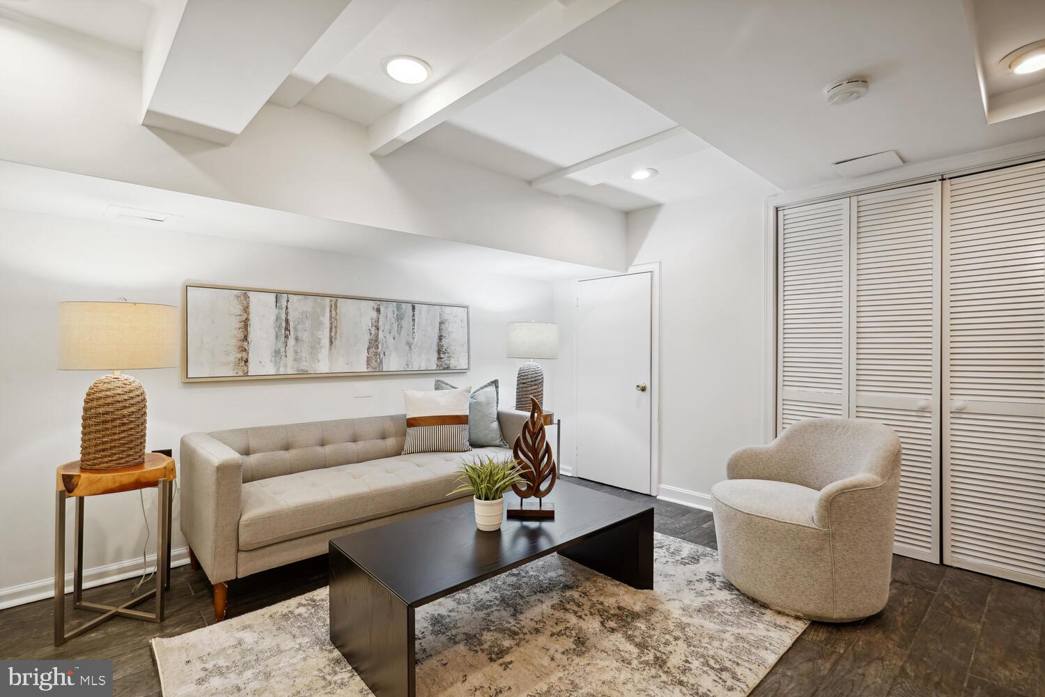 SEVEN OAKS - Residential