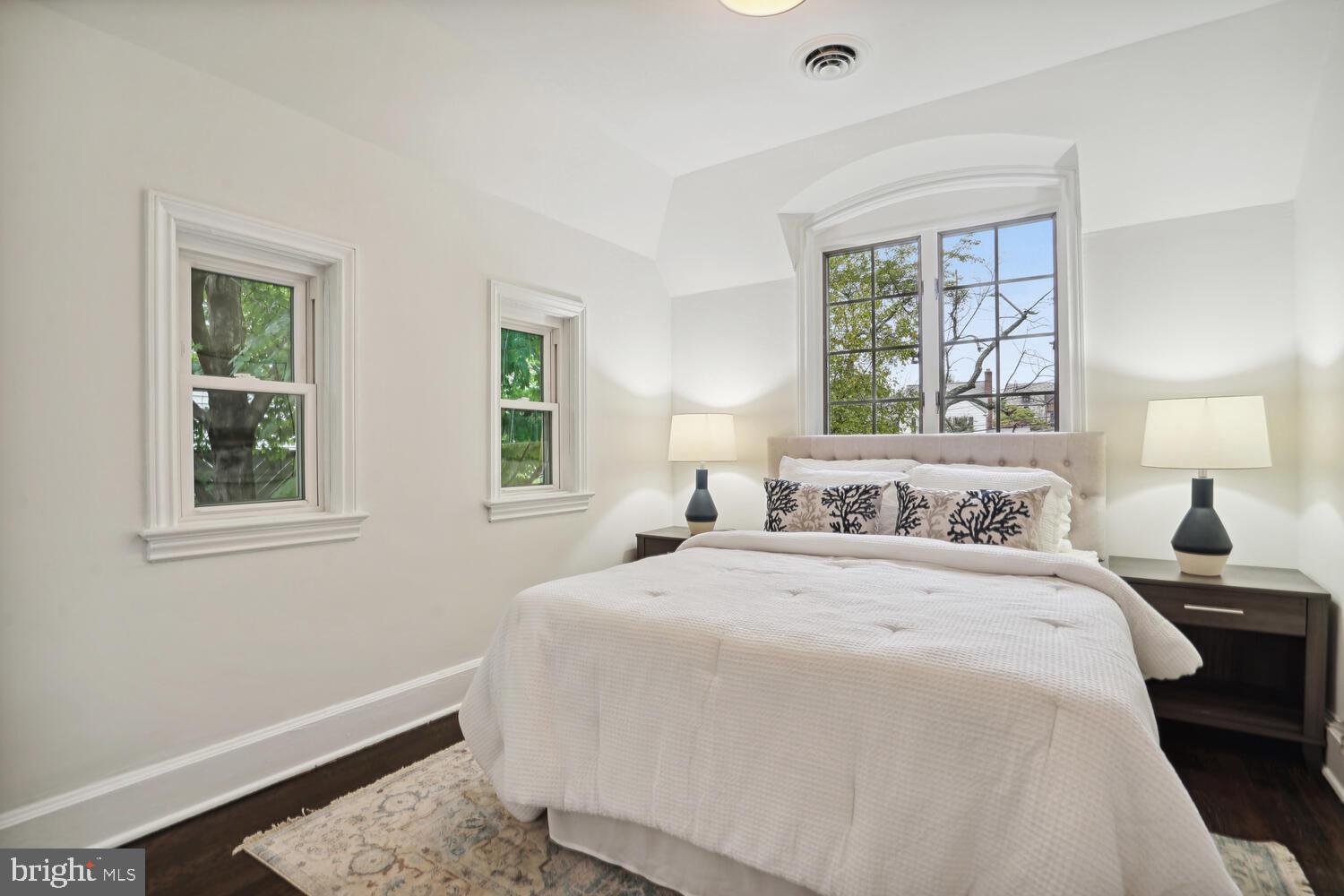 SEVEN OAKS - Residential