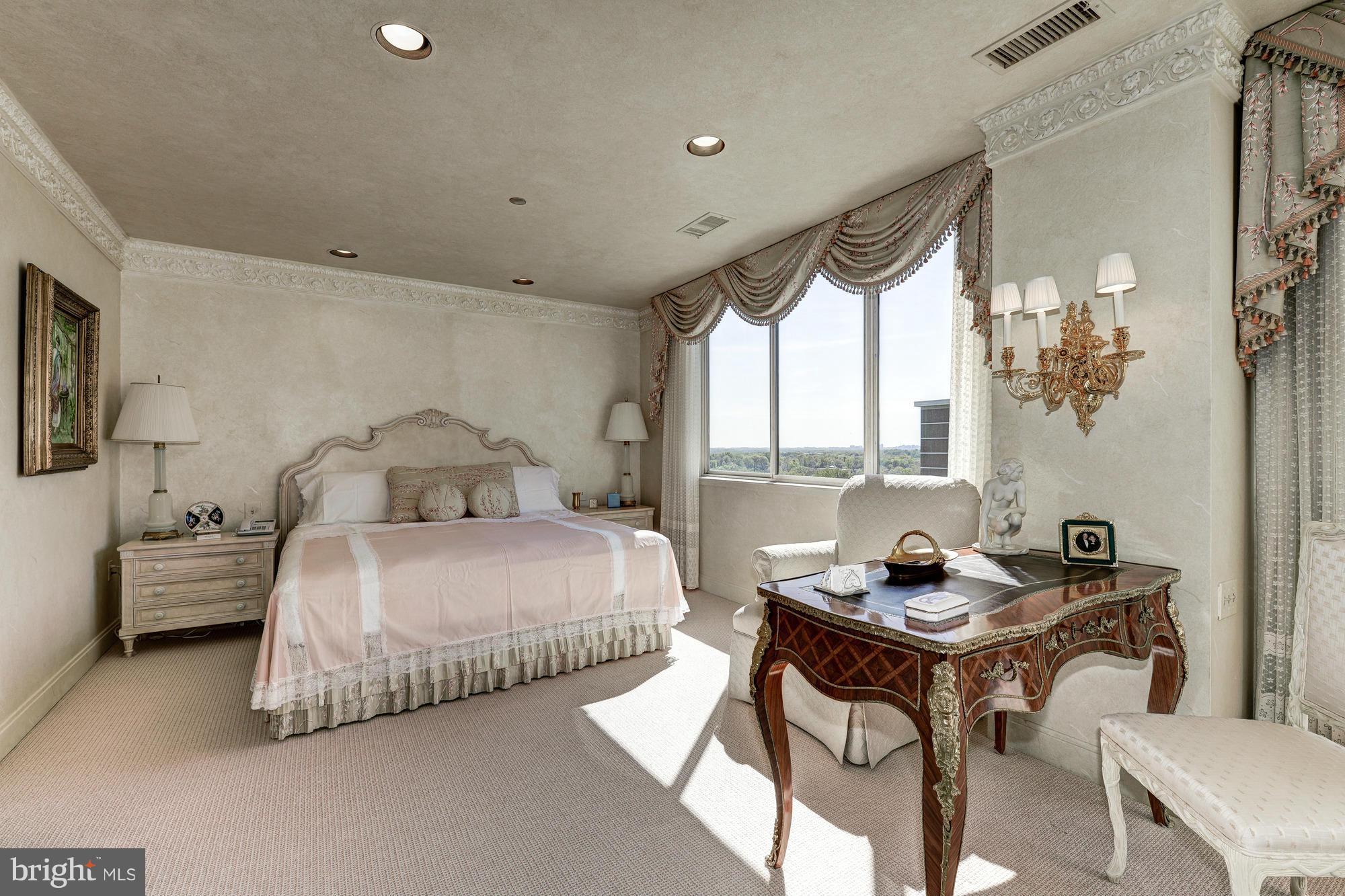 THE CARLETON OF CHEVY CHASE - Residential