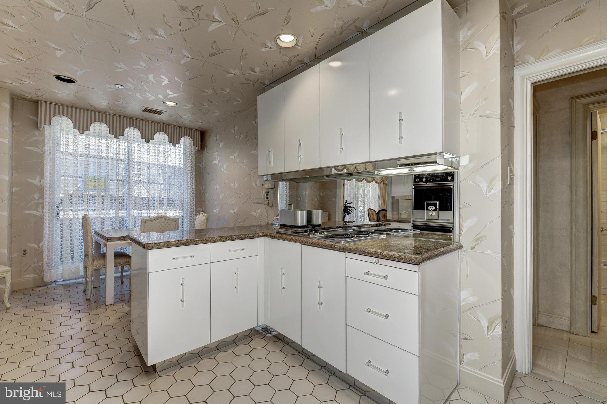 THE CARLETON OF CHEVY CHASE - Residential