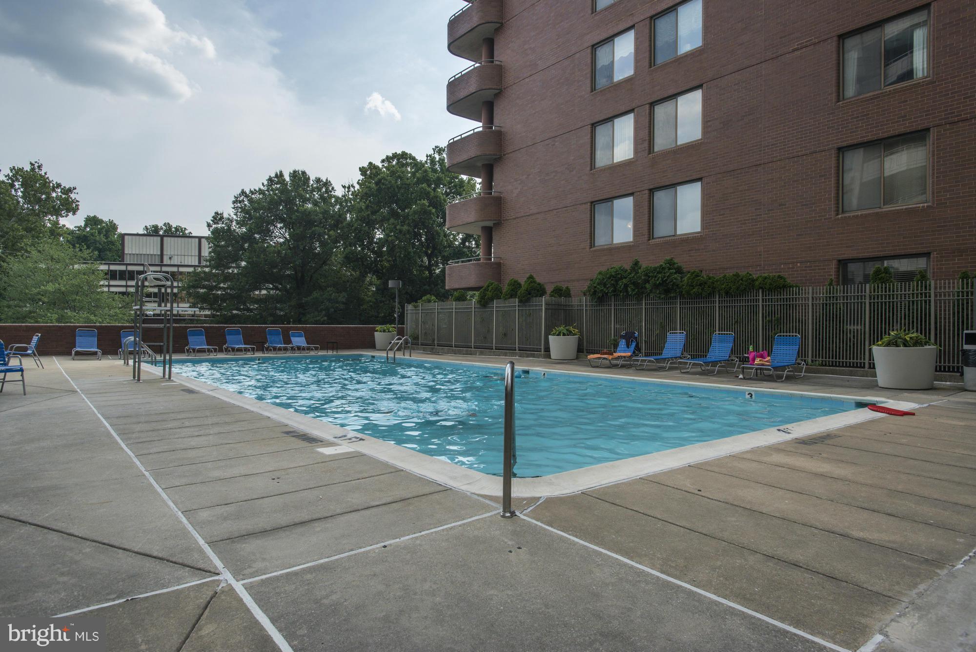 THE CARLETON OF CHEVY CHASE - Residential