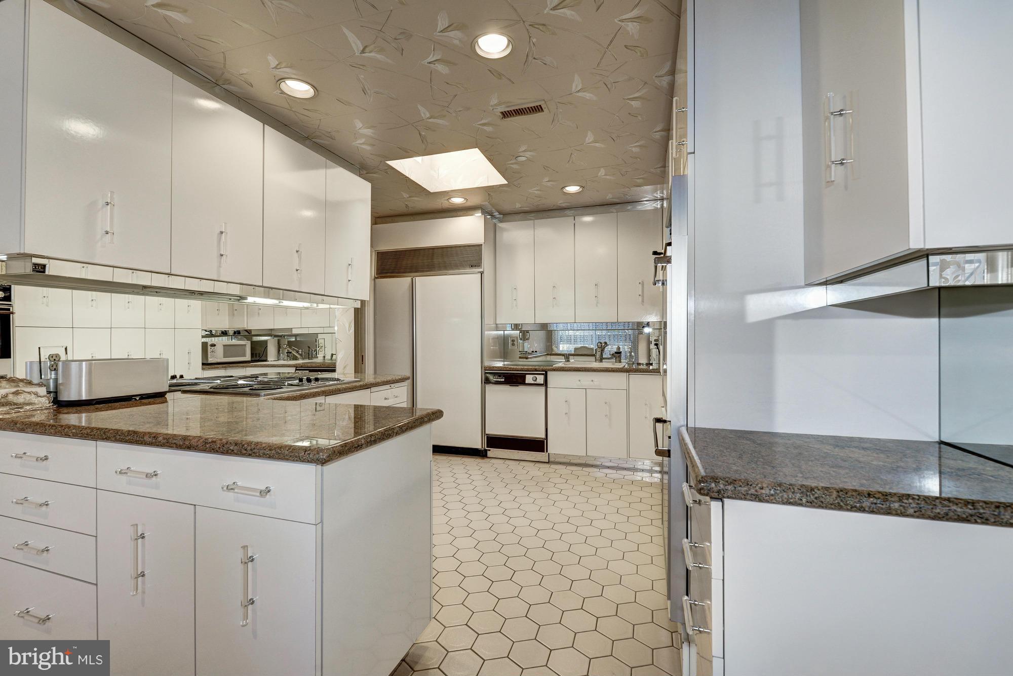 THE CARLETON OF CHEVY CHASE - Residential