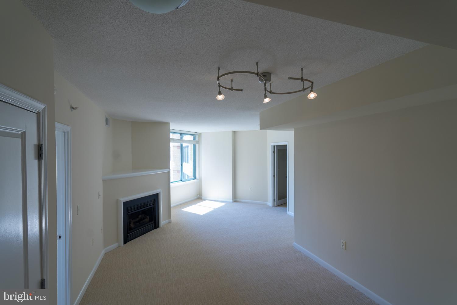 CONTINENTAL - Residential Lease