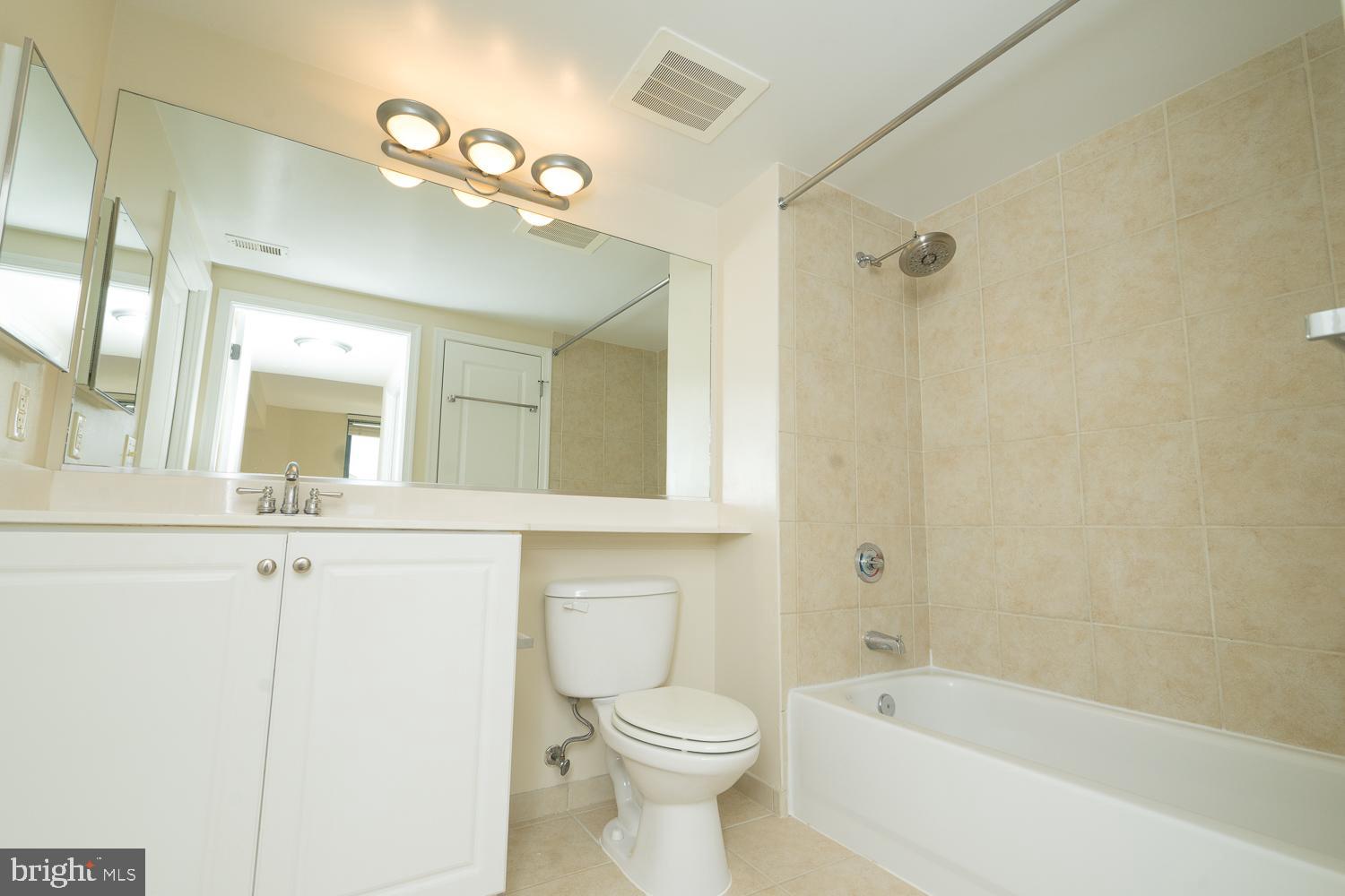 CONTINENTAL - Residential Lease