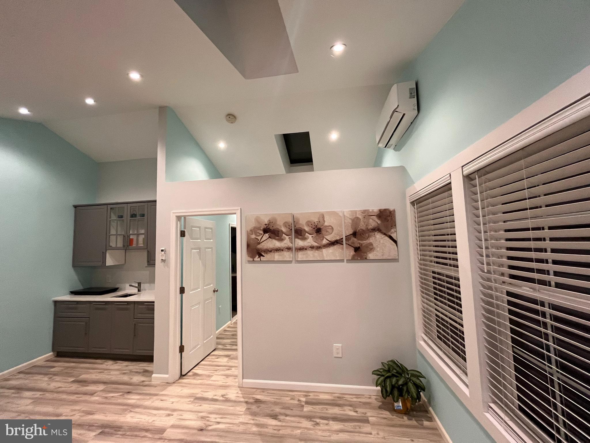 KINGS PARK WEST - Residential Lease