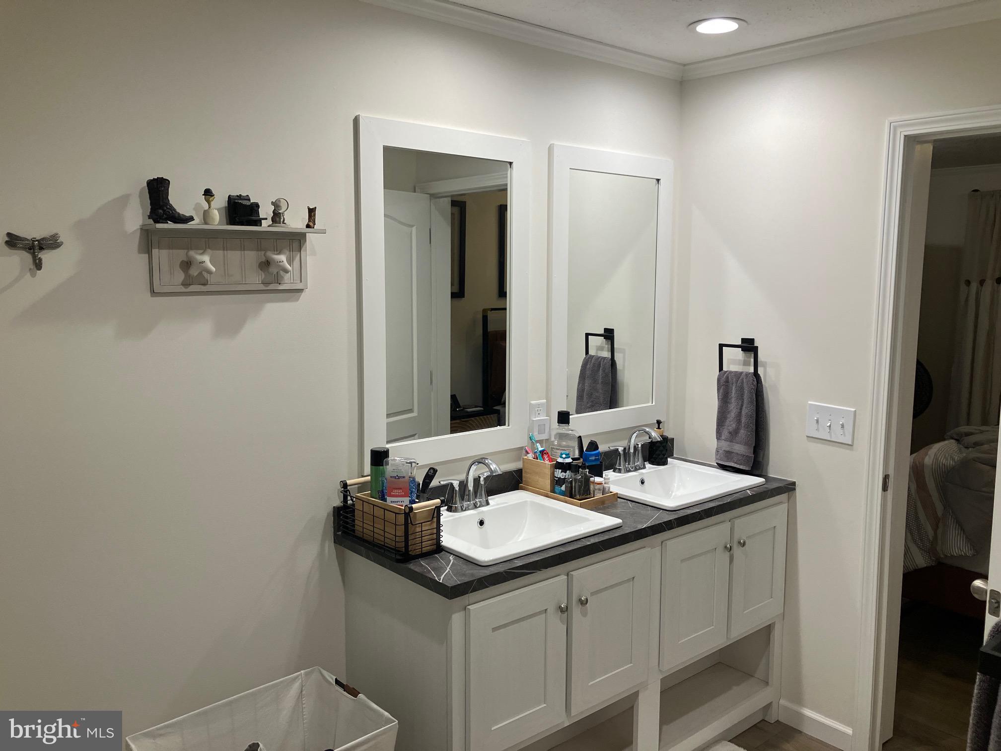 MOUNTAIN VILLAGE - Residential