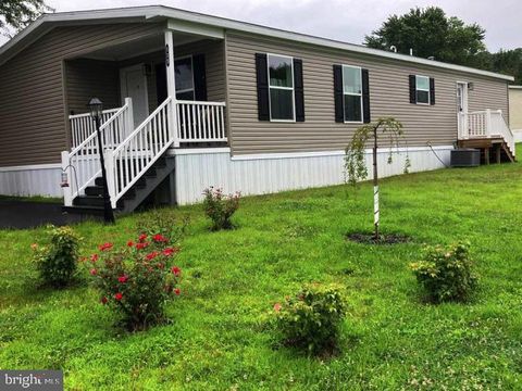Mobile Home For Sale - 113 Mountain Village Drive<br/> MACUNGIE, PA 18062