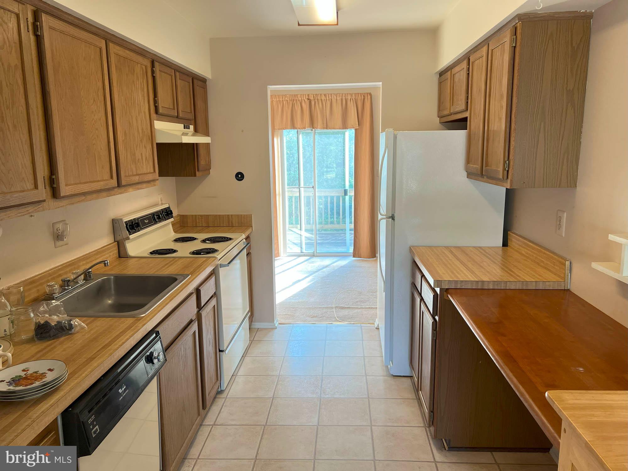 7812 WHISTLING PINES COURT
