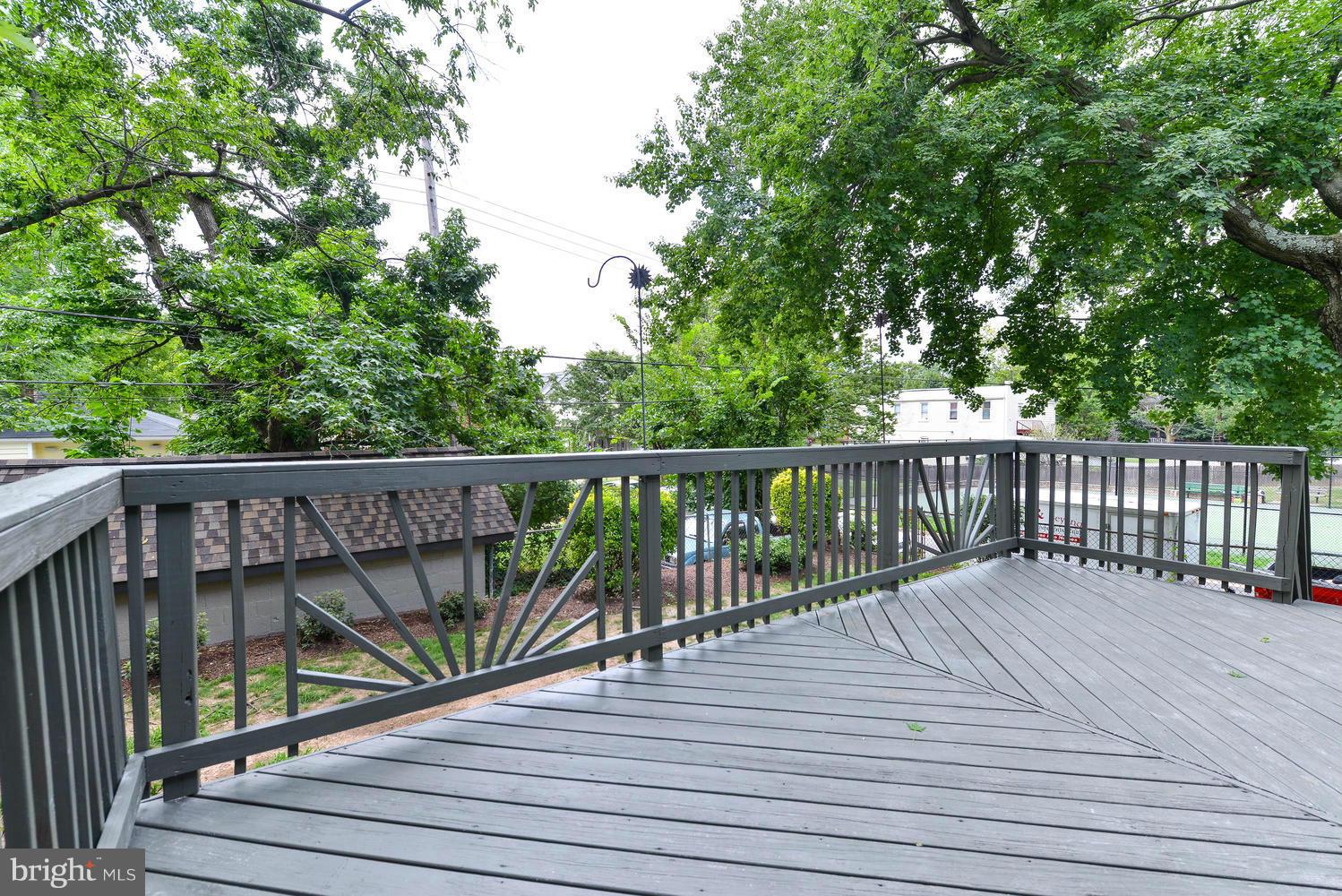 ROSEMONT PARK - Residential