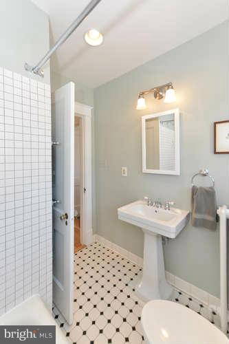 MOUNT VERNON PARK - Residential Lease