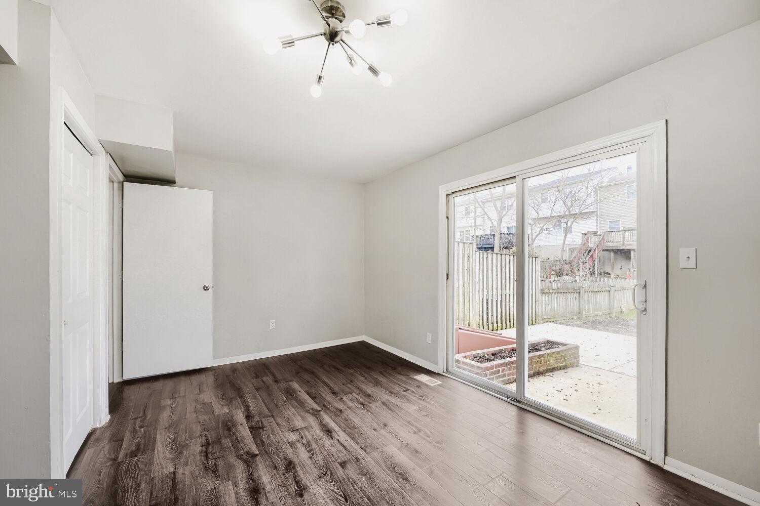 HARFORD SQUARE - Residential