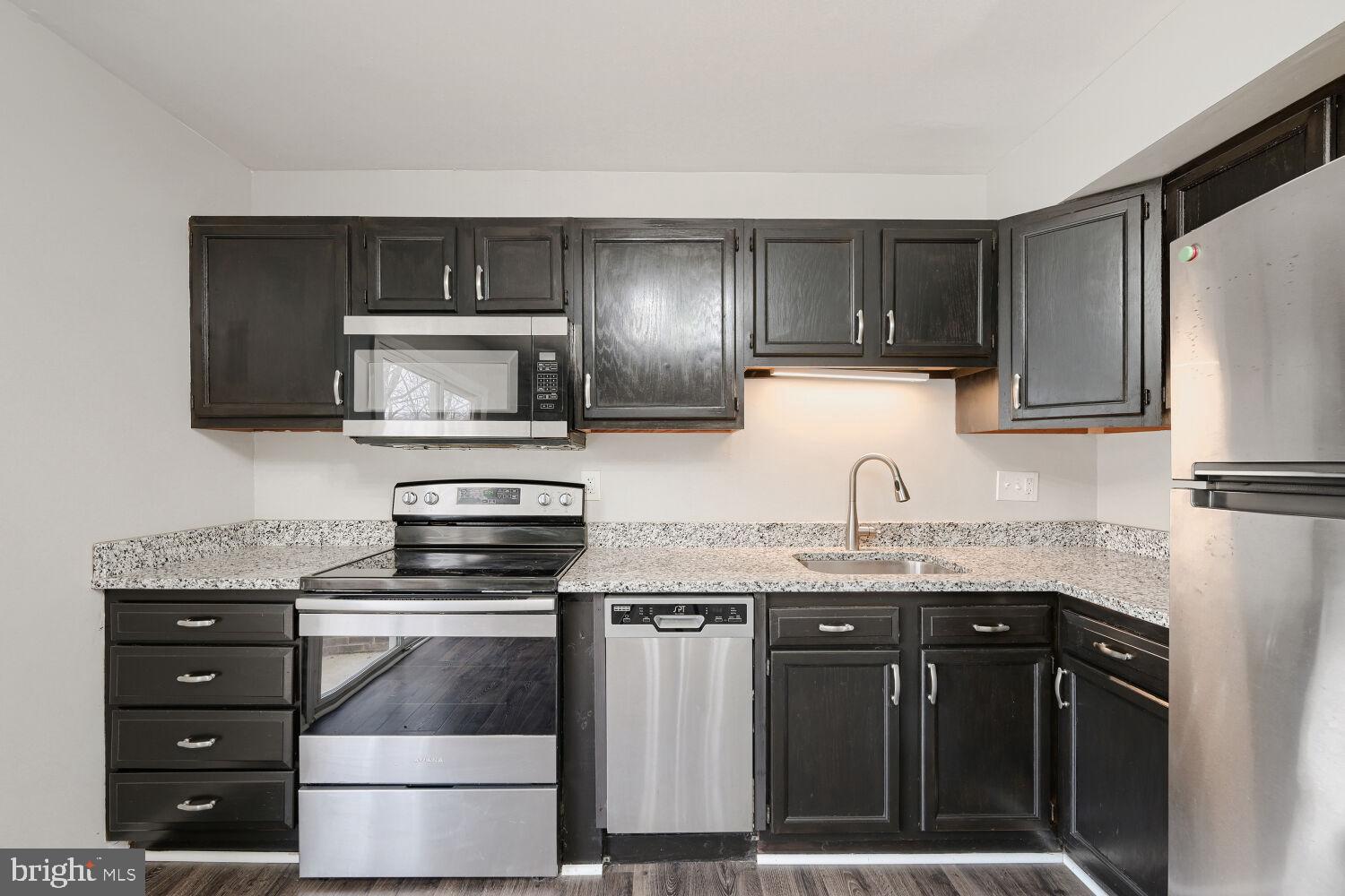 HARFORD SQUARE - Residential