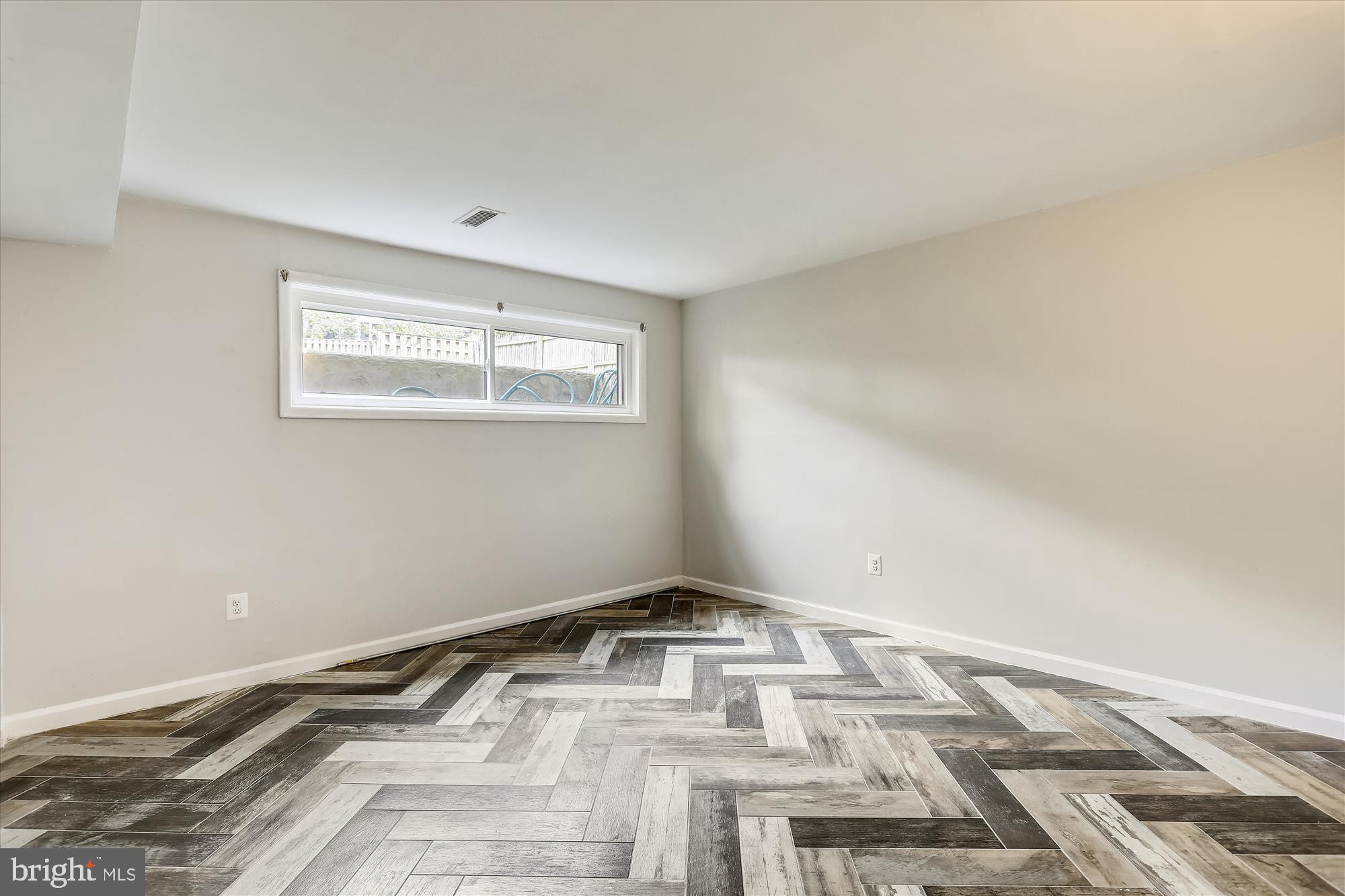 GREENWICH FOREST - Residential Lease