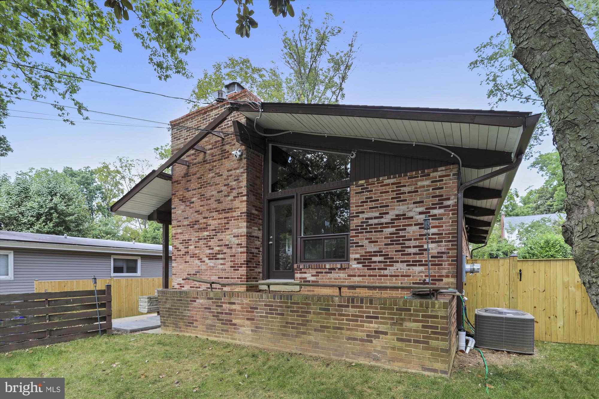 GREENWICH FOREST - Residential Lease