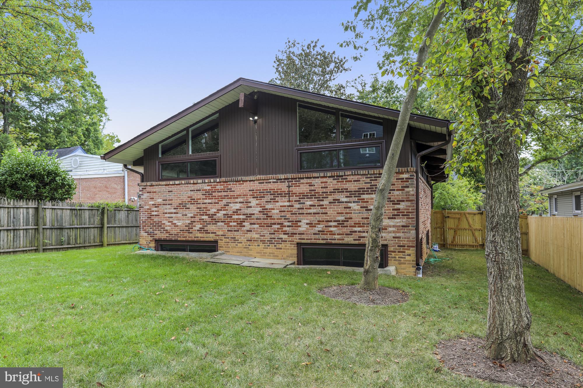 GREENWICH FOREST - Residential Lease