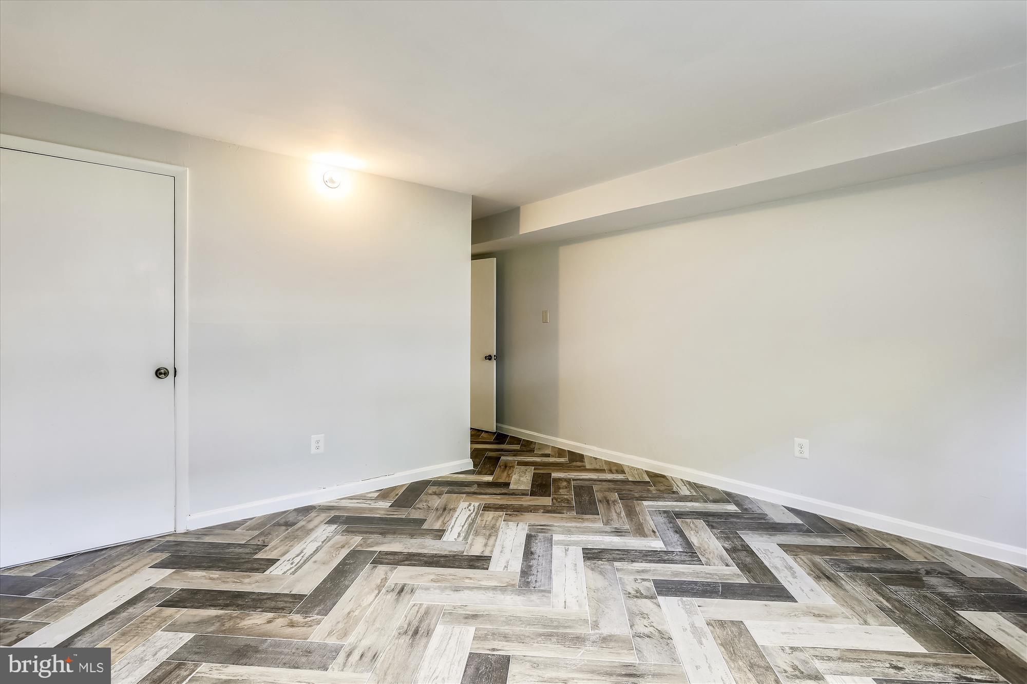 GREENWICH FOREST - Residential Lease