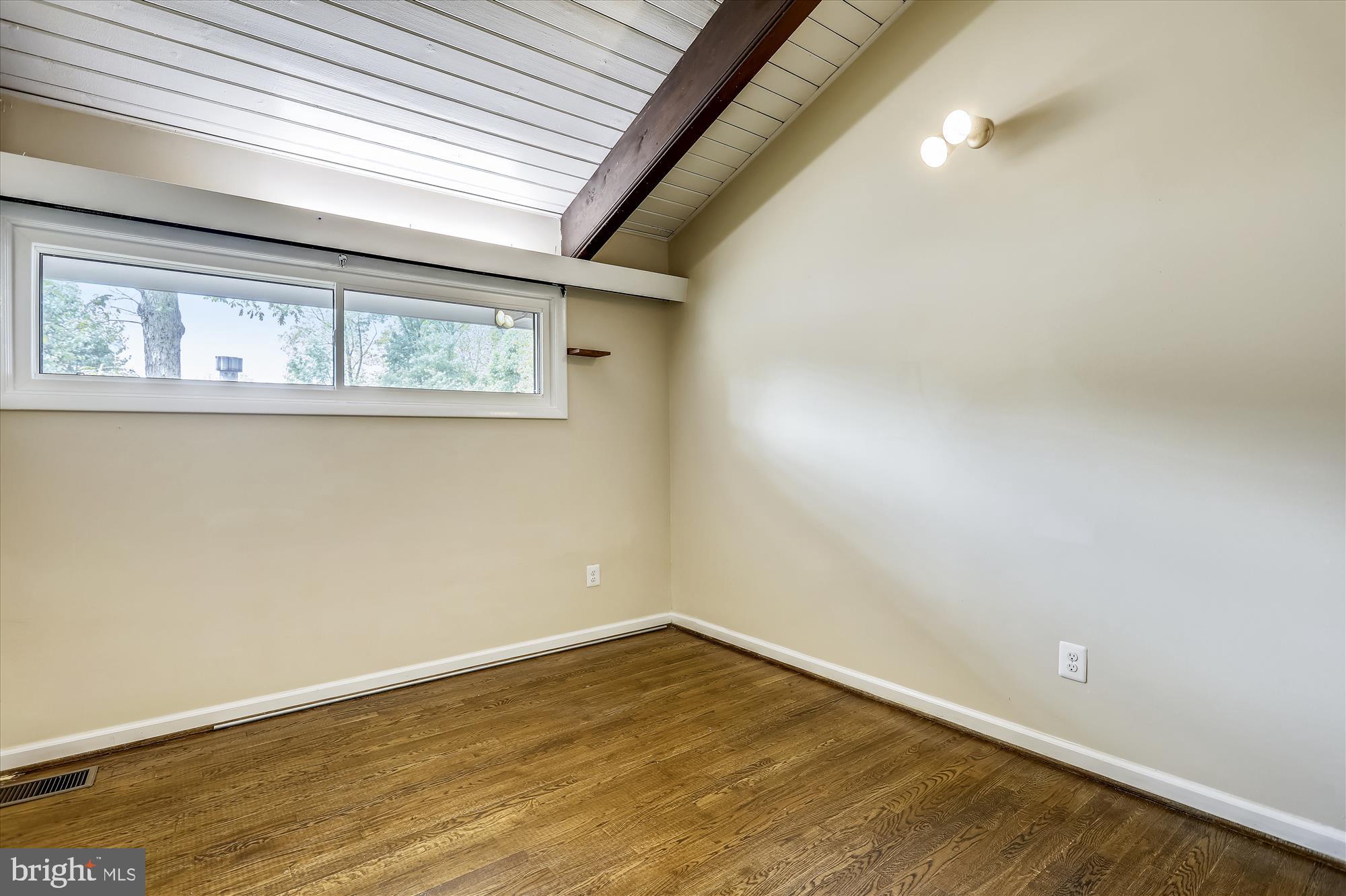 GREENWICH FOREST - Residential Lease