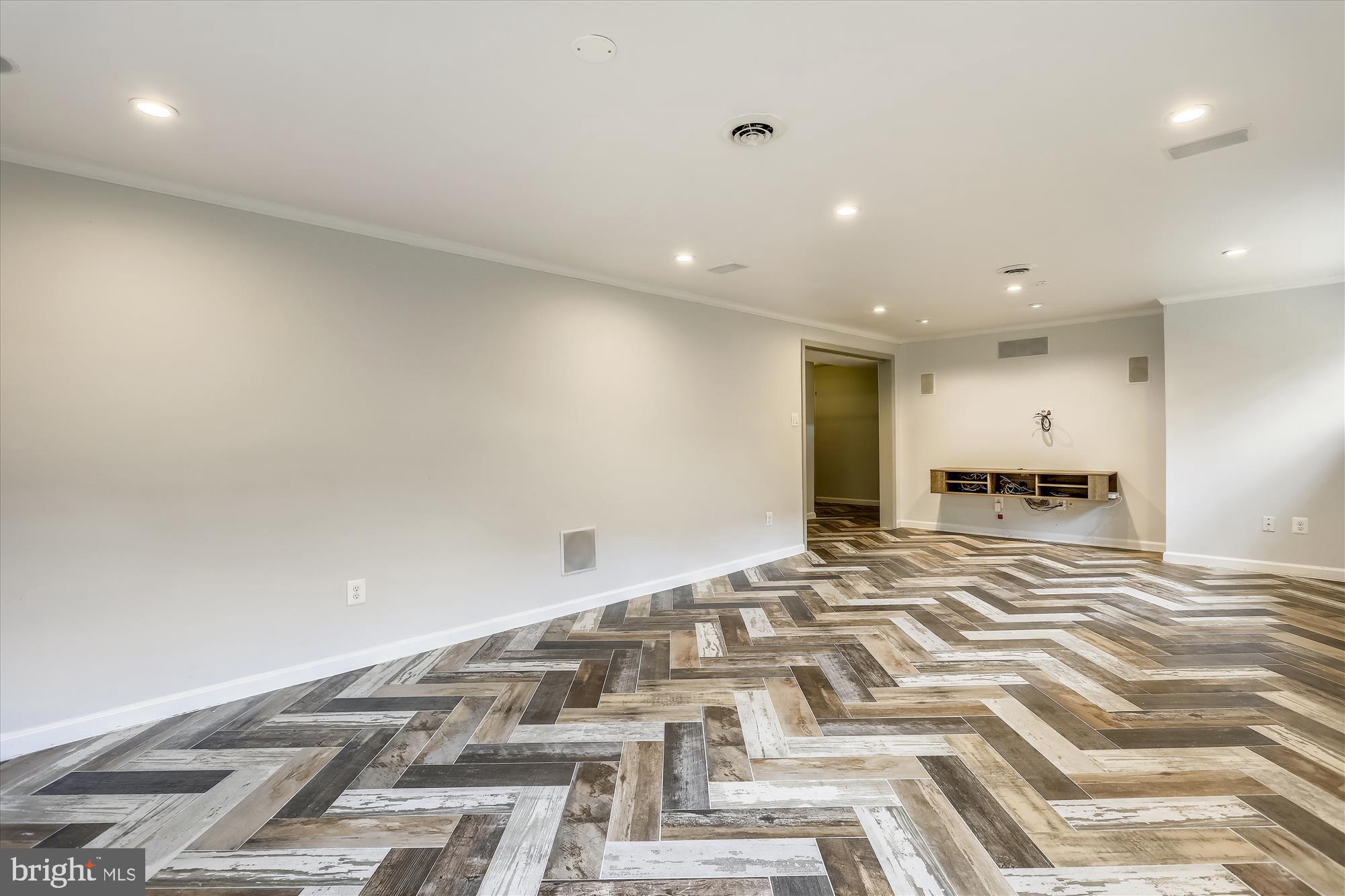 GREENWICH FOREST - Residential Lease