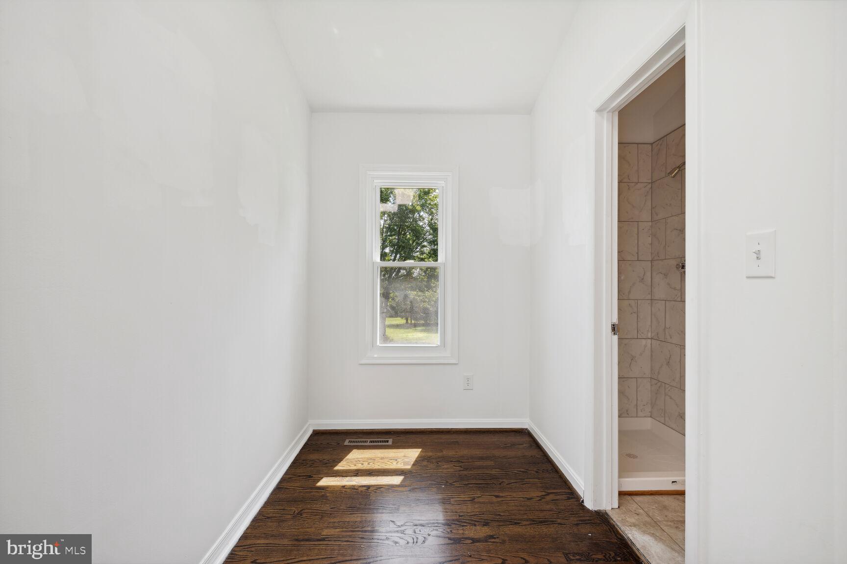 POOLESVILLE OUTSIDE - Residential