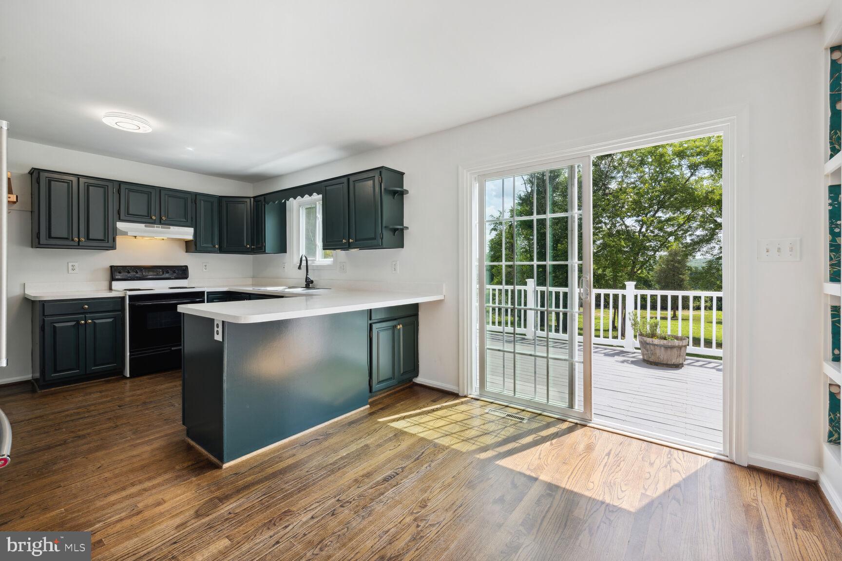 POOLESVILLE OUTSIDE - Residential