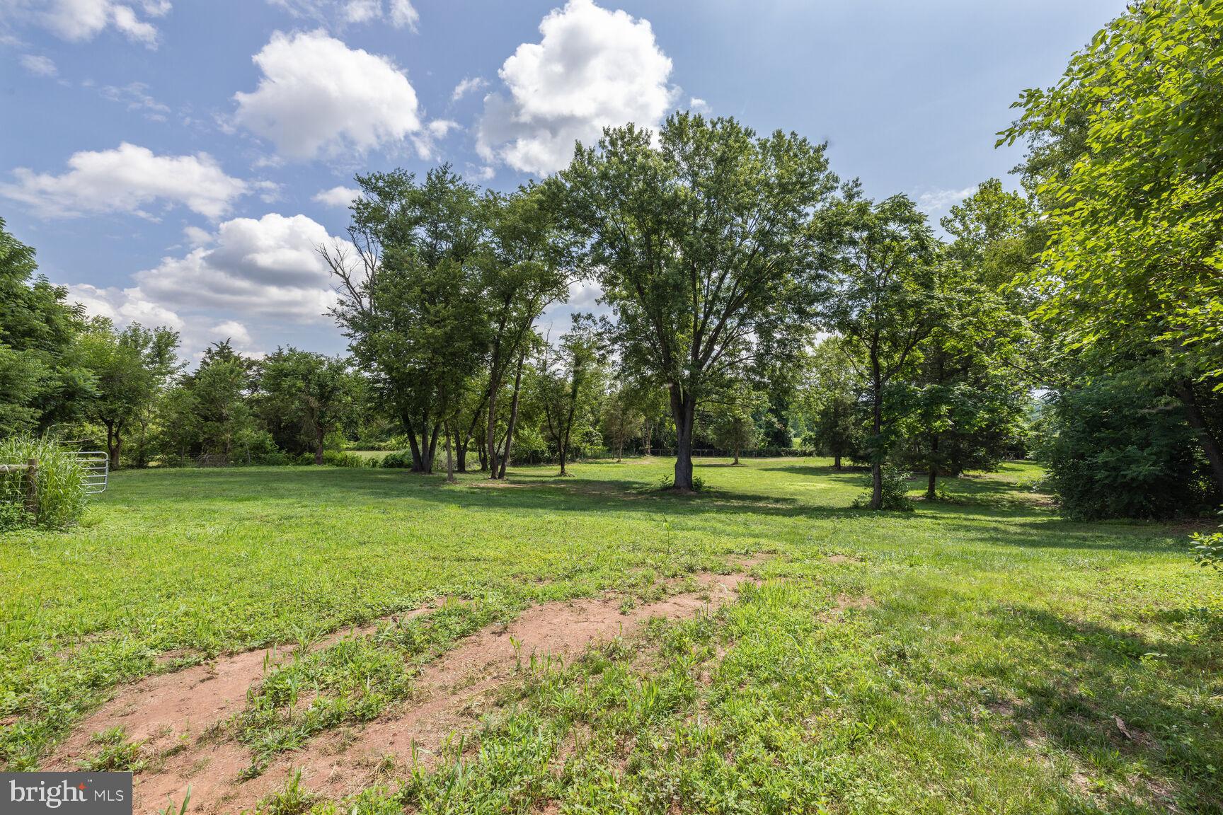 POOLESVILLE OUTSIDE - Residential