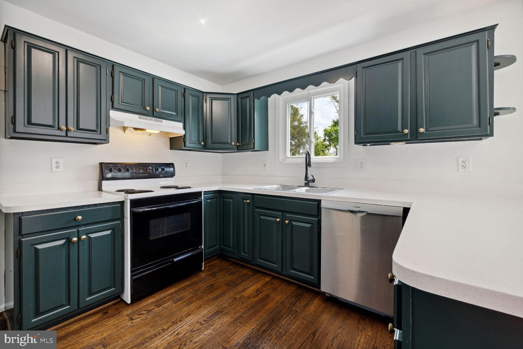 POOLESVILLE OUTSIDE - Residential