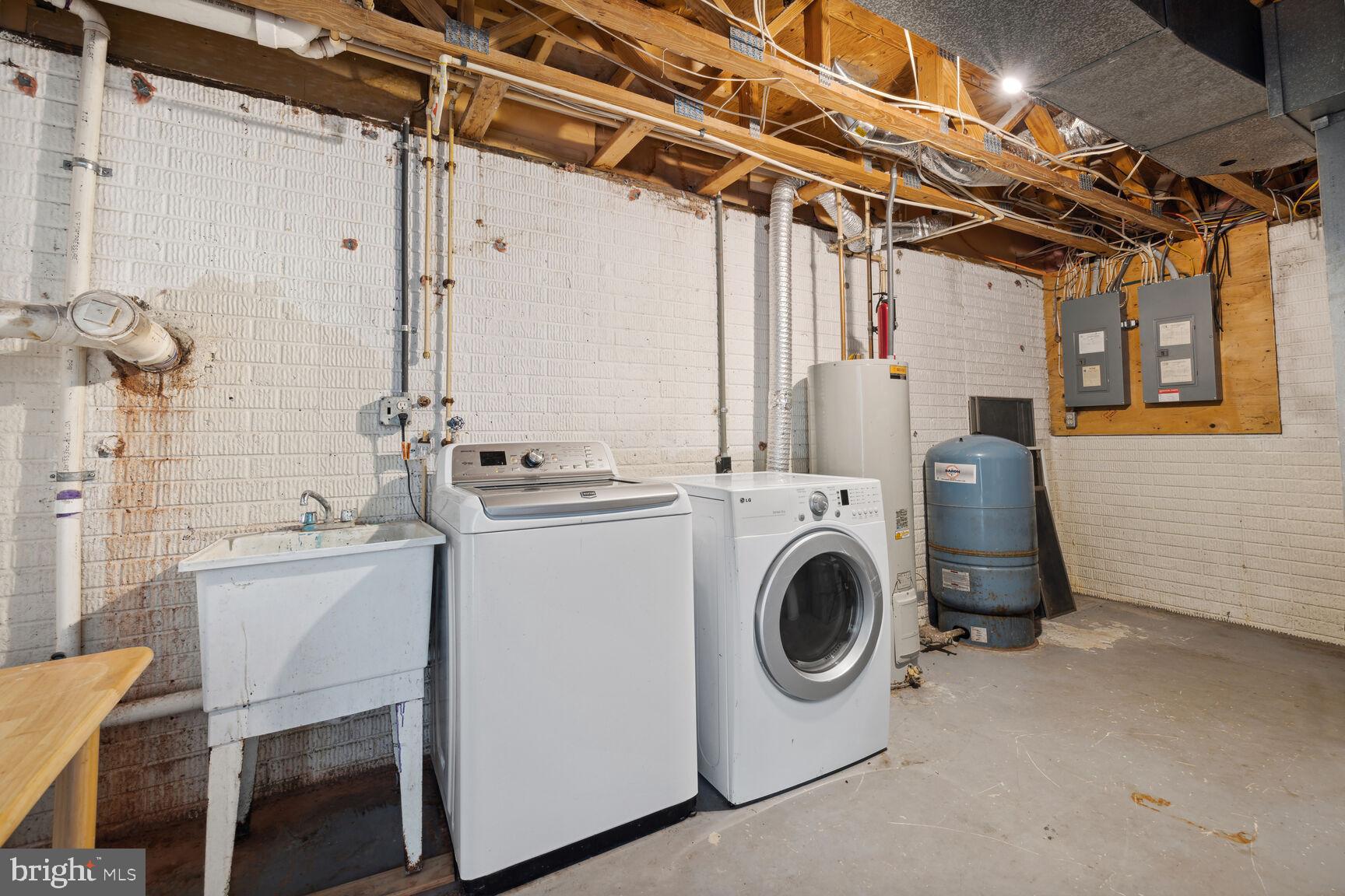 POOLESVILLE OUTSIDE - Residential