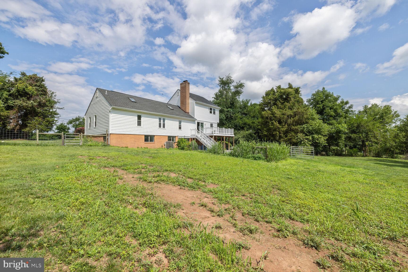 POOLESVILLE OUTSIDE - Residential