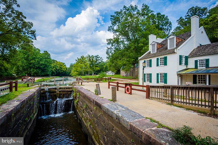 POOLESVILLE OUTSIDE - Residential
