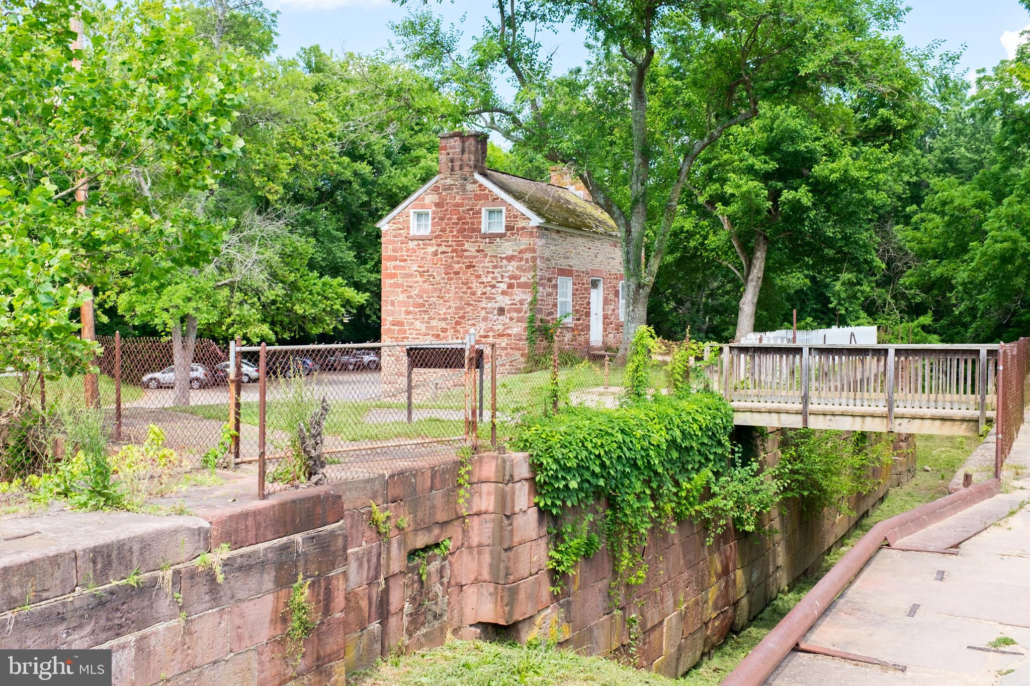 POOLESVILLE OUTSIDE - Residential