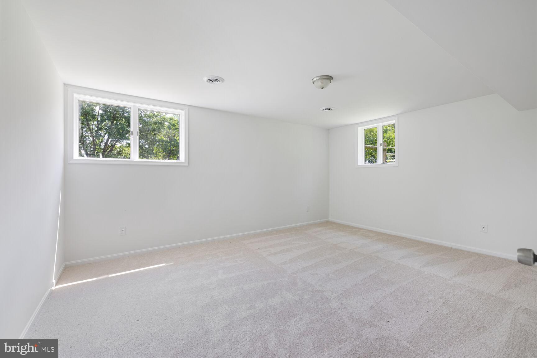 POOLESVILLE OUTSIDE - Residential