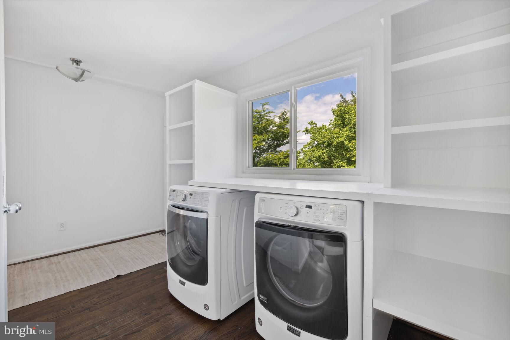 POOLESVILLE OUTSIDE - Residential