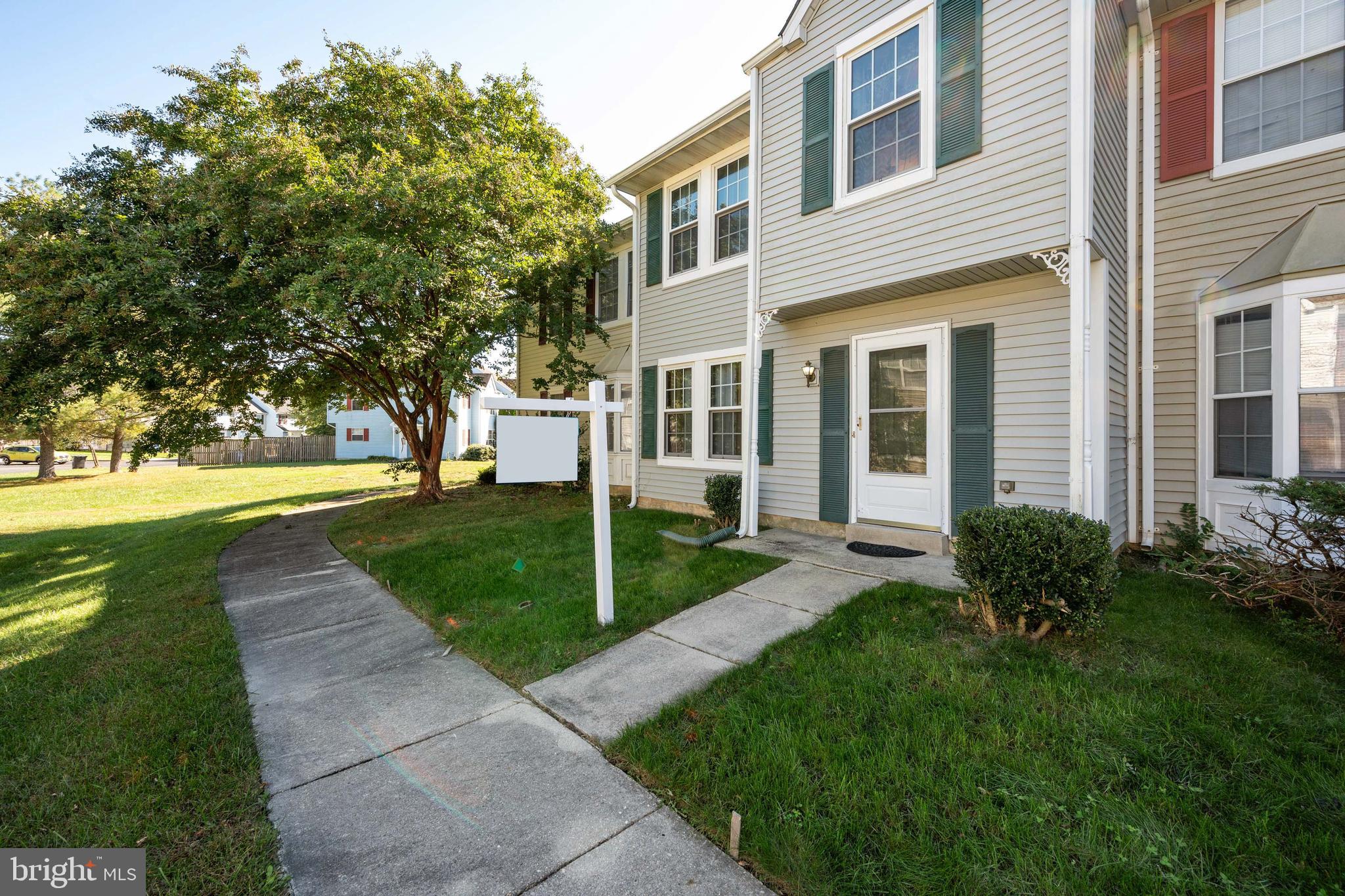 ST CHARLES HAMPSHIRE - Residential