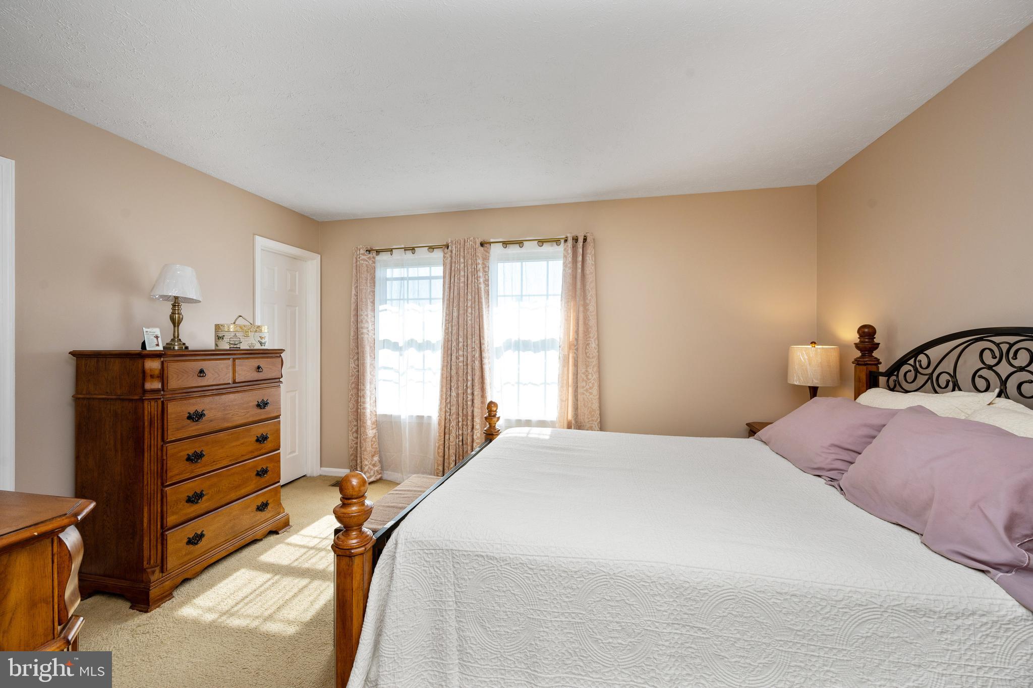 ST CHARLES HAMPSHIRE - Residential