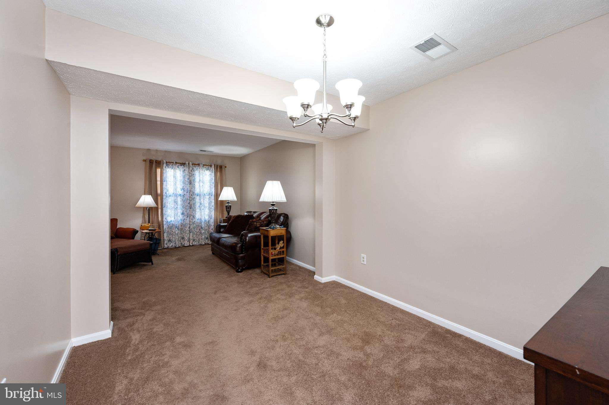 ST CHARLES HAMPSHIRE - Residential