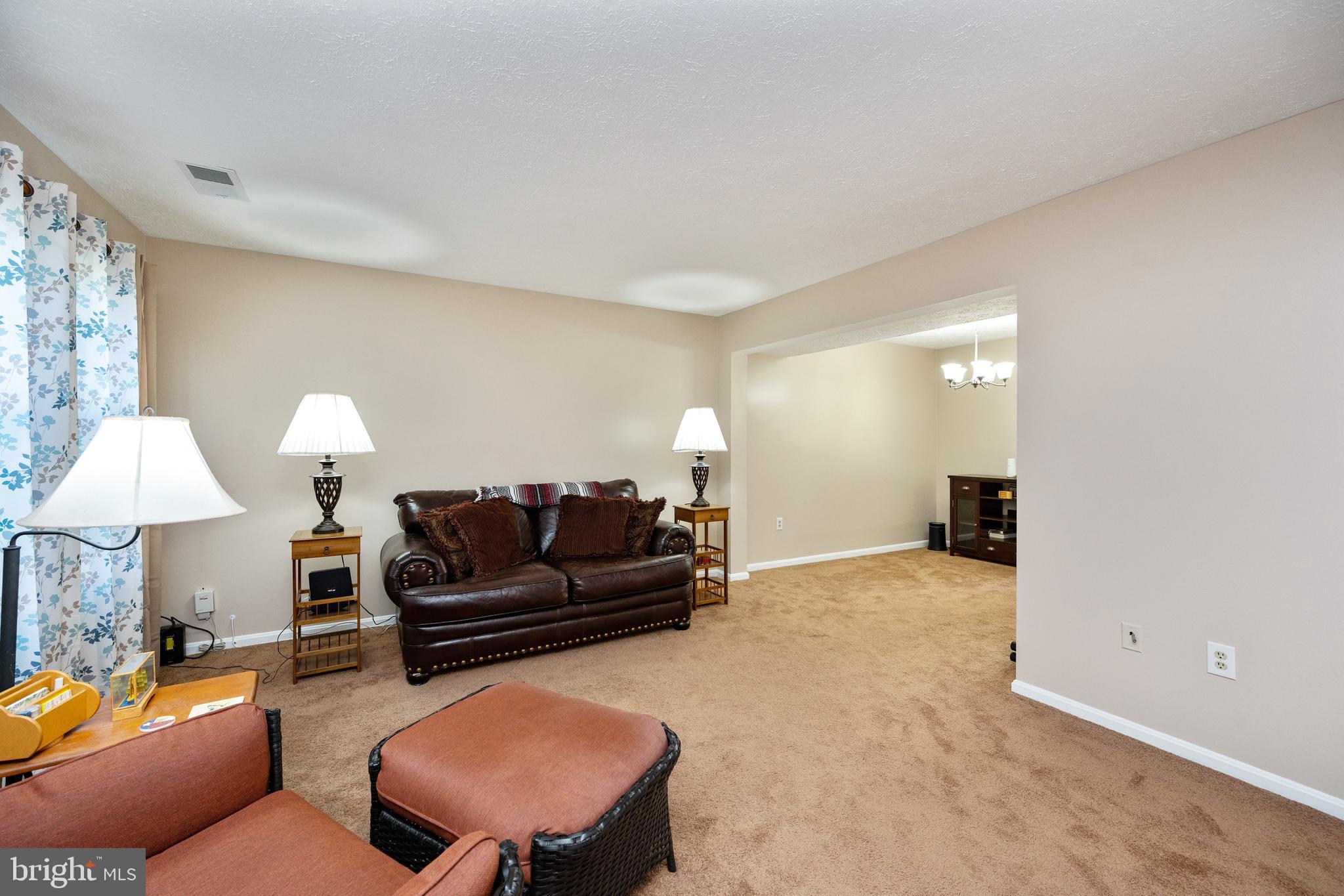 ST CHARLES HAMPSHIRE - Residential